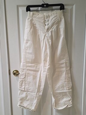 FREEPEOPLE, movement, Women's White 5 Button Cargo Pants.  Loose Fit